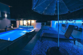 House Pool Jacuzzi